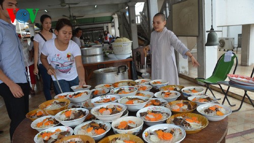 Фестиваль «Ву-Лан» вьетнамцев в Таиланде - ảnh 12