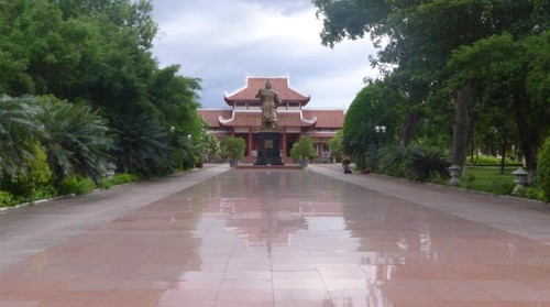 Посещение музея Куанг Чунга в провинции Биньдинь - ảnh 1