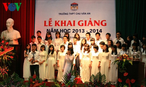Во Вьетнаме начинается новый 2013-2014 учебный год - ảnh 1