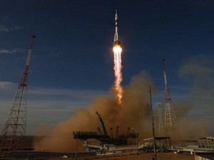 Россия успешно запустила на орбиту пилотируемый корабль "Союз ТМА-10М" - ảnh 1