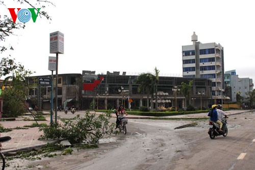 В Центральном Вьетнаме концентрируются на ликвидации последствий тайфуна «Вутип» - ảnh 1