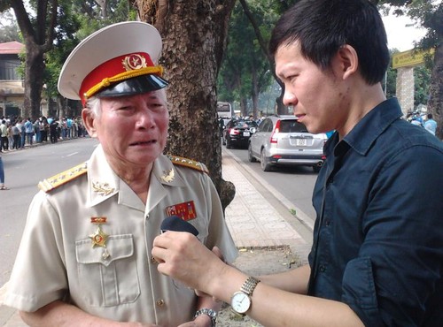 Слёзы на лицах военнослужащих Вьетнама в день кончины генерала Во Нгуен Зяпа - ảnh 4