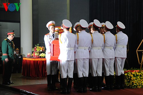 Вo Вьетнаме состоялись церемонии прощания с генералом армии Во Нгуен Зяпом - ảnh 15