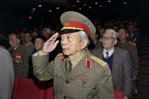 Мировые газеты пишут о церемонии прощания с генералом Во Нгуен Зяпом - ảnh 1