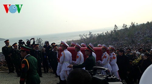Вo Вьетнаме состоялись церемонии прощания с генералом армии Во Нгуен Зяпом - ảnh 29