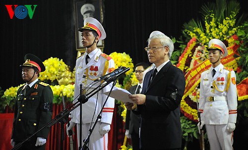 Вo Вьетнаме состоялись церемонии прощания с генералом армии Во Нгуен Зяпом - ảnh 2