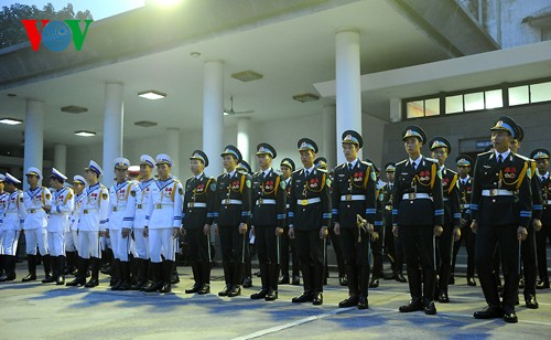 Вo Вьетнаме состоялись церемонии прощания с генералом армии Во Нгуен Зяпом - ảnh 3