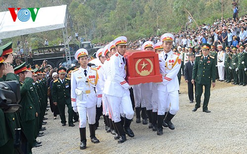 Церемония похорон генерала Во Нгуен Зяпа в Куангбине - ảnh 3