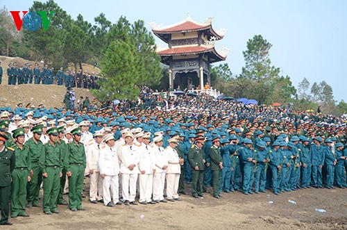 Церемония похорон генерала Во Нгуен Зяпа в Куангбине - ảnh 4