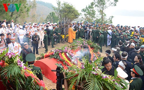 Церемония похорон генерала Во Нгуен Зяпа в Куангбине - ảnh 6