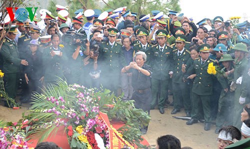 Церемония похорон генерала Во Нгуен Зяпа в Куангбине - ảnh 7