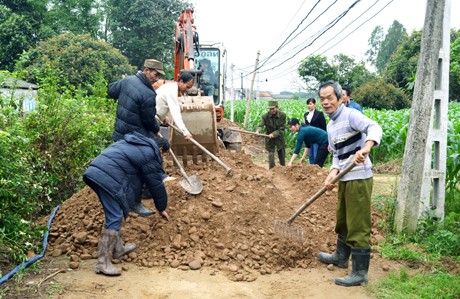 Жители общины Куангтхинь отдают часть своей земли для строительства новой деревни - ảnh 2