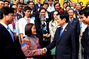 Президент CРВ Чыонг Тан Шанг встретился с лучшими педагогами страны - ảnh 1