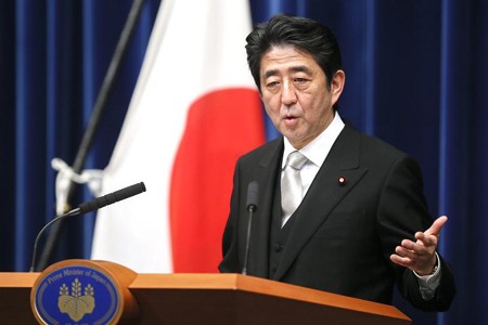 Синдзо Абэ: Япония может пересмотреть мирную конституцию - ảnh 1