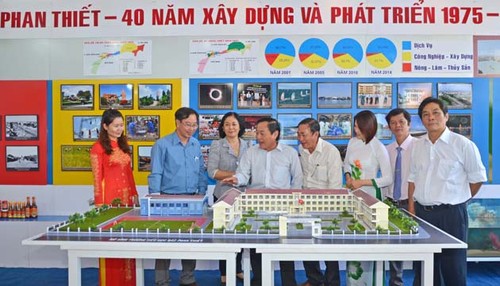Во Вьетнаме проходят мероприятия в честь 40-летия со дня воссоединения страны - ảnh 1
