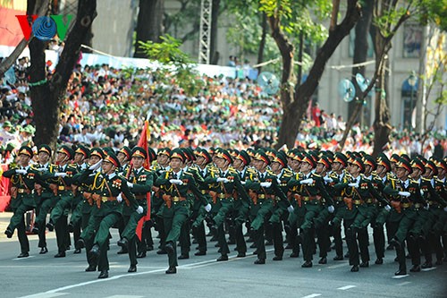 Военный парад в честь 40-летия cо Дня воссоединения Вьетнама - ảnh 5