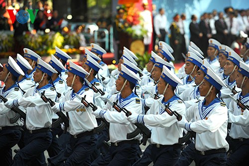 Военный парад в честь 40-летия cо Дня воссоединения Вьетнама - ảnh 9