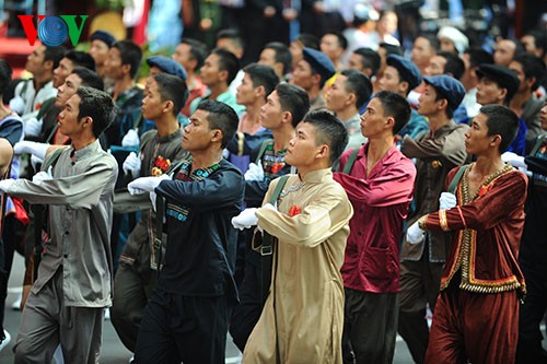 Военный парад в честь 40-летия cо Дня воссоединения Вьетнама - ảnh 11