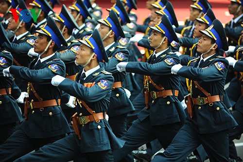 Военный парад в честь 40-летия cо Дня воссоединения Вьетнама - ảnh 12