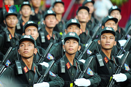 Военный парад в честь 40-летия cо Дня воссоединения Вьетнама - ảnh 15