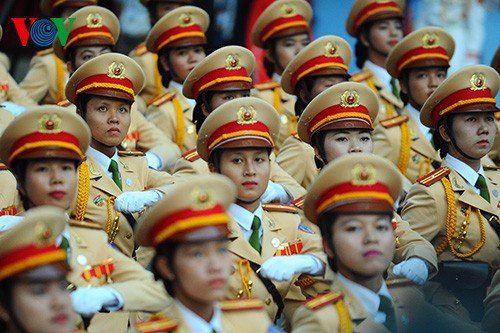 Военный парад в честь 40-летия cо Дня воссоединения Вьетнама - ảnh 16