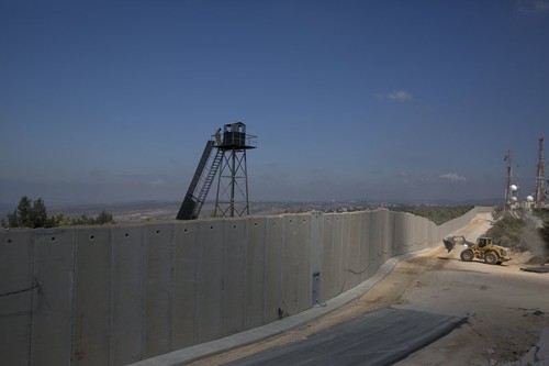 Израиль продолжает строительство бетонной стены на границе с Ливаном - ảnh 1