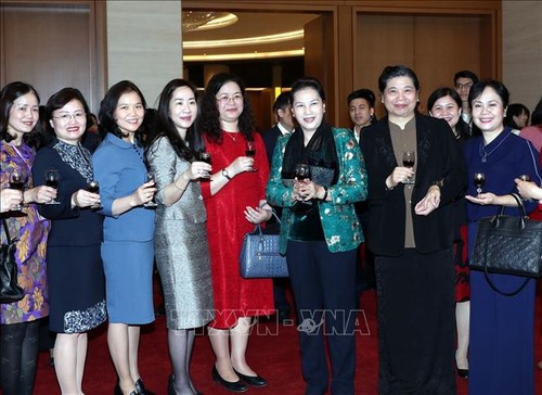 Нгуен Тхи Ким Нган поздравила руководителей парламента с Новым годом по лунному календарю - ảnh 1