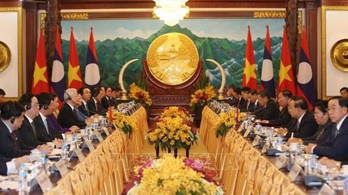Состоялись переговоры между высшими руководителями Вьетнама и Лаоса - ảnh 1
