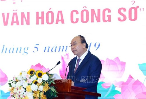 Премьер-министр Вьетнама дал старт движению за развитие культуры поведения на рабочем месте - ảnh 1