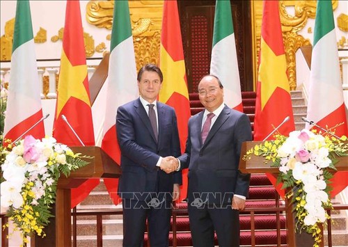 Премьер-министр Итальянской Республики завершил официальный визит во Вьетнам - ảnh 1
