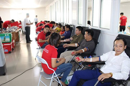  Жители Вьетнама принимают активное участие в акции по сдаче донорской крови - ảnh 1