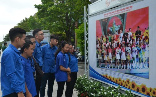 Фотовыставка, посвященная 50-летию со дня начала выполнения завещания президента Хо Ши Мина - ảnh 1