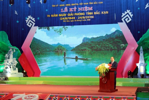 Нгуен Суан Фук принял участие в церемонии празднования 70-летия со дня освобождения провинции Баккан - ảnh 1