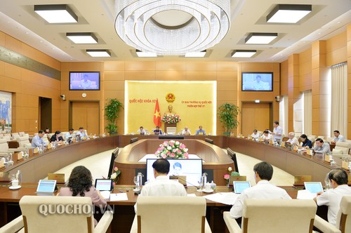 Продолжается 37-е заседание Постоянного комитета Нацсобрания Вьетнама - ảnh 1