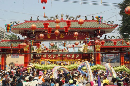 Праздник Первого полнолуния в провинции Биньзыонг - ảnh 1