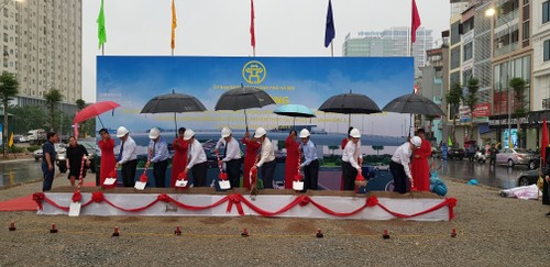 Возводятся новые сооружения в честь 65-летия со дня освобождения Ханоя - ảnh 1