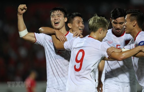 Вьетнам вернулся в Топ-15 сильнейших национальных сборных по футболу в Азии - ảnh 1
