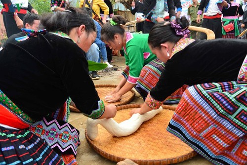 Рисовые лепёшки "бань-зай" народности монг - ảnh 9