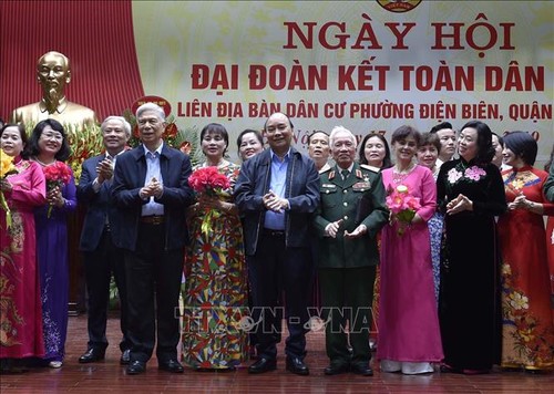 Премьер-министр Нгуен Суан Фук принял участие в празднике национального единства в Ханое - ảnh 1