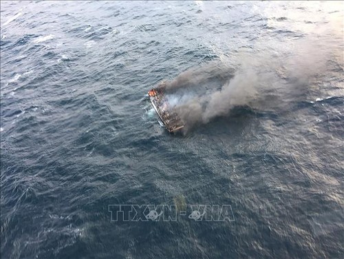 Президент РК: особый приоритет отдаётся спасению пострадавших при пожаре на рыболовецкой шхуне вблизи острова Чеджу - ảnh 1