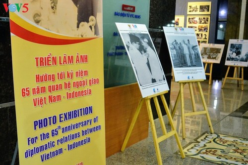 Награждены победители викторин об отношениях между Вьетнамом и Индонезией - ảnh 15