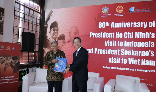Награждены победители викторин об отношениях между Вьетнамом и Индонезией - ảnh 18