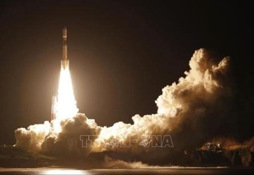 Япония вывела на орбиту на ракете-носителе спутник по сбору данных - ảnh 1