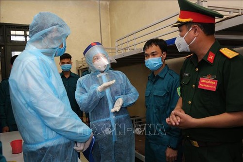 Вице-президент Вьетнама заявила, что разделяет с военнослужащими трудности в борьбе с коронавирусом - ảnh 1