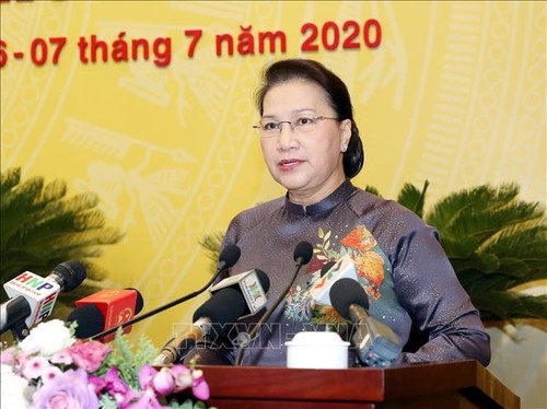 Председатель Нацсобрания Вьетнама приняла участие в церемонии открытия очередной сессии Народного совета города Ханоя - ảnh 1