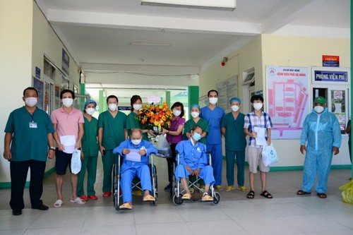 В Дананге 4 пациента с коронавирусом выписались из больницы - ảnh 1