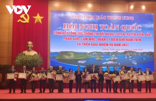 Во Ван Тхыонг: Необходимо продолжать повышать качество внешне-политического информирования в 2021 г. - ảnh 1