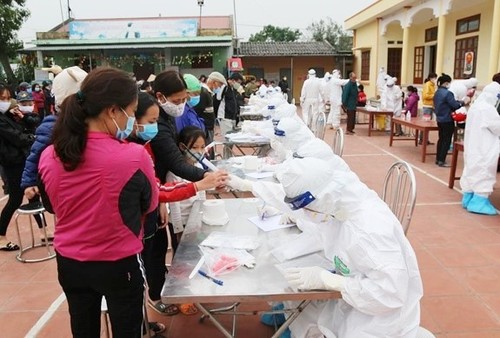 Вьетнам придерживается политики защиты здоровья населения наряду с развитием экономики - ảnh 1