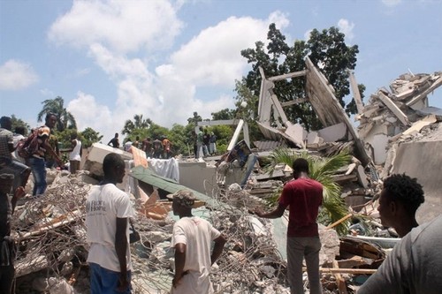 Число жертв землетрясения на Гаити превысило 1400 человек - ảnh 1