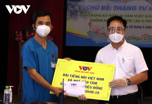 Радио «Голос Вьетнама» идет нога в ногу с силами на передовой линии борьбы с эпидемией - ảnh 1